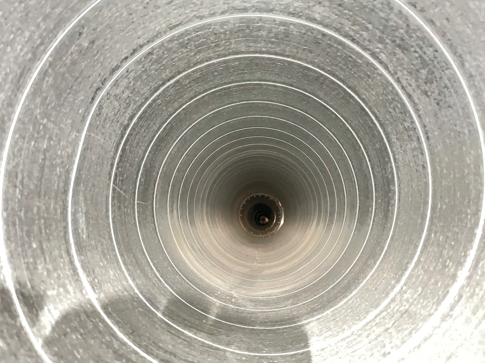 Runde Lüftungskanäle blank nach der Reinigung