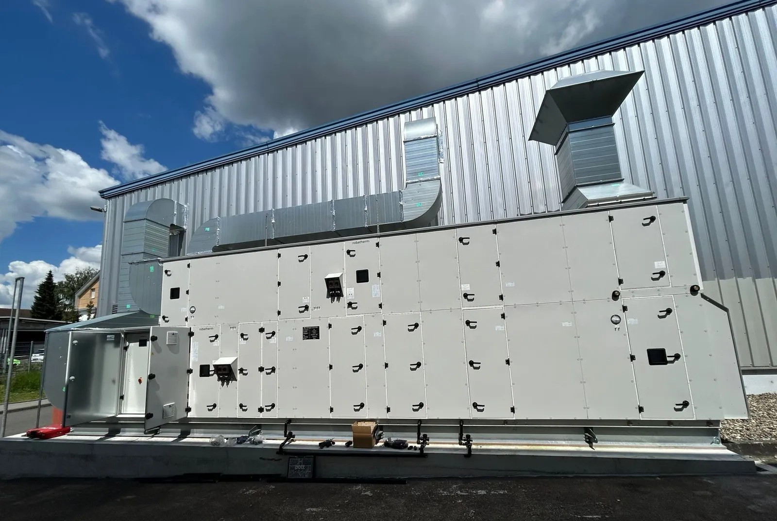 Gereinigte Lüftungsanlage mit blanken Kanälen